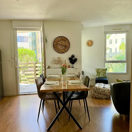 Spacieux T3 - Lumineux - Ile De & Centre Avec Terrasse Et Parking Apartment *